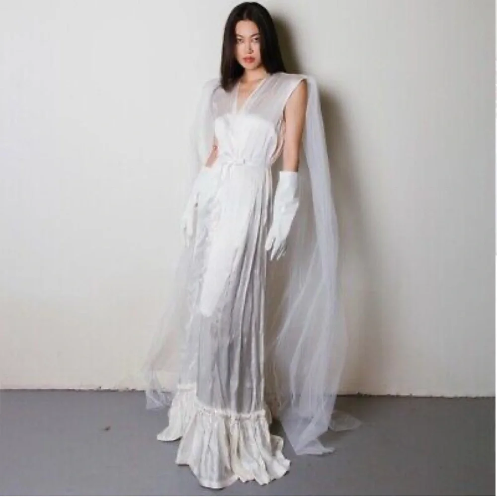 Elegant White Gown - Picture 1 of 3